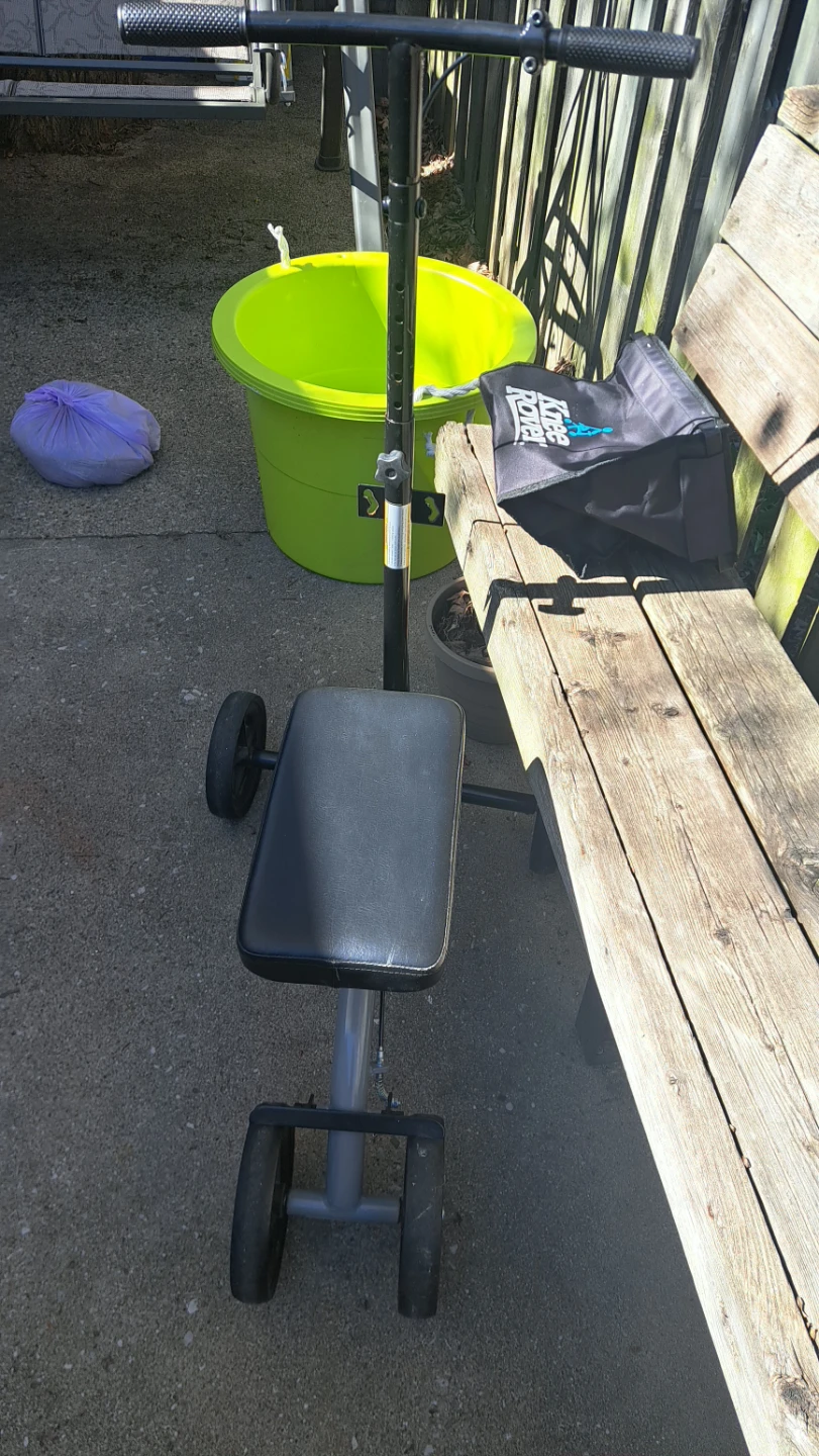Knee Rover Steerable Knee Scooter Walker with Bag - photo 2