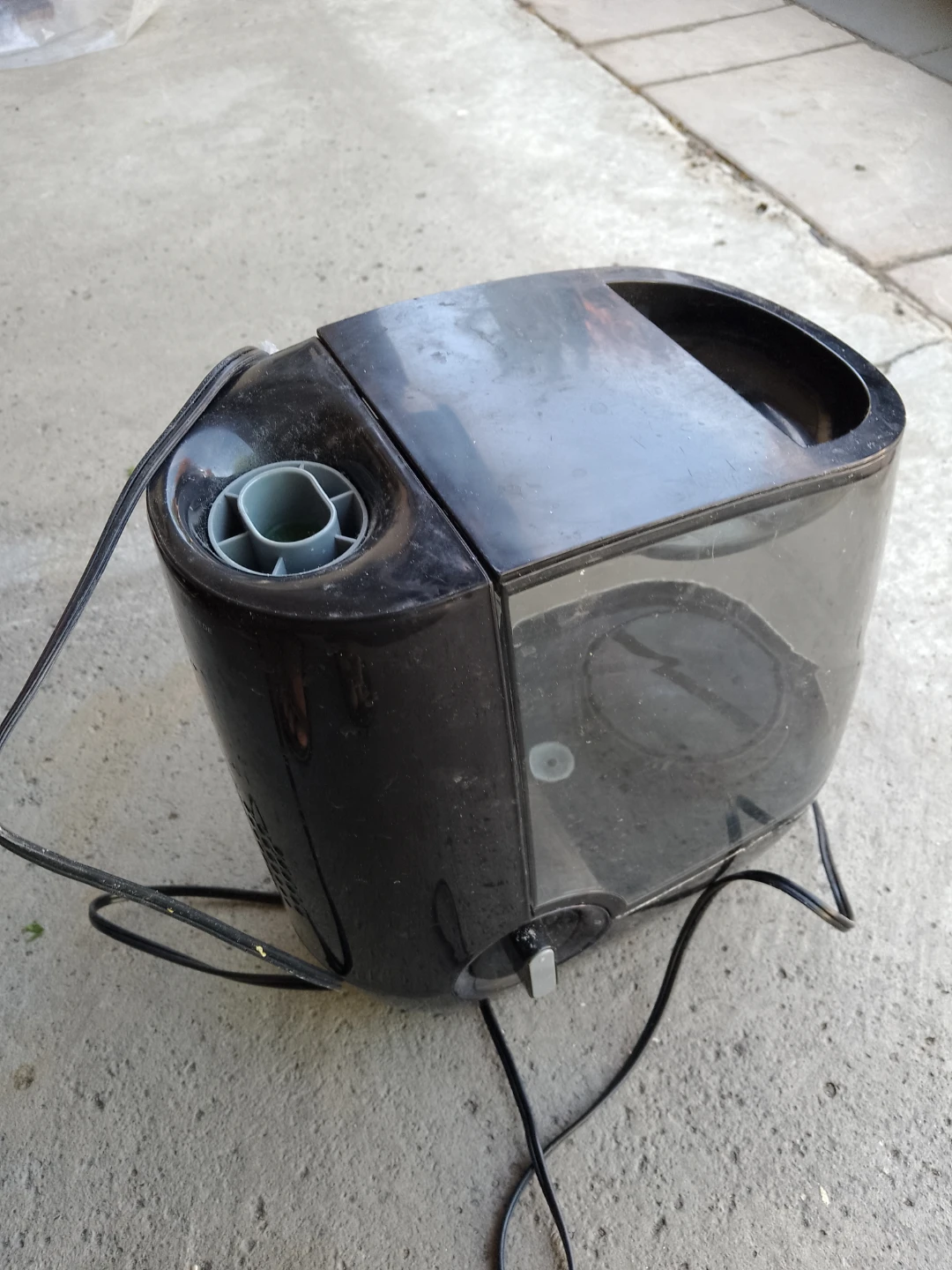 Black humidifier