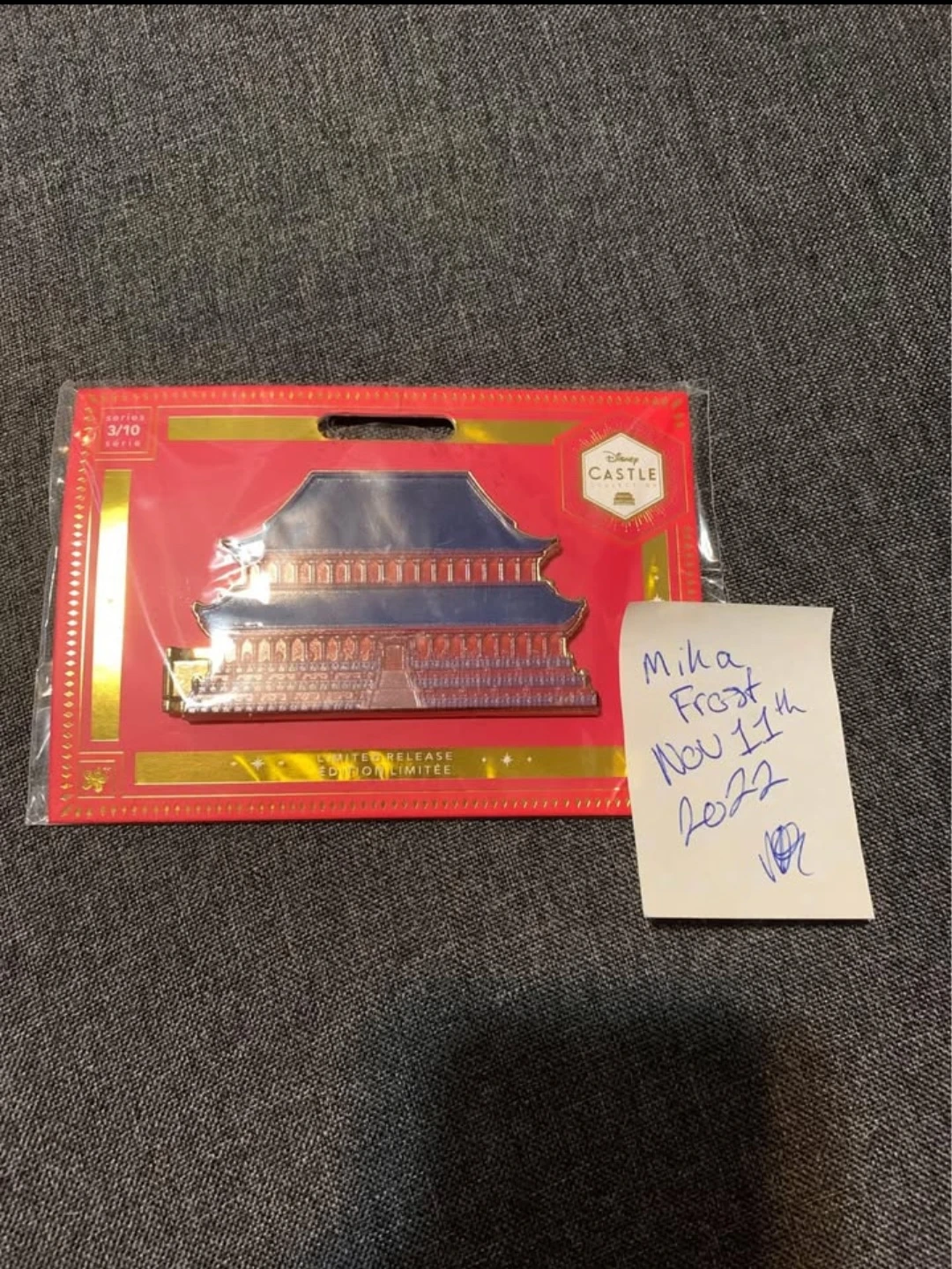 Mulan open castle pin!