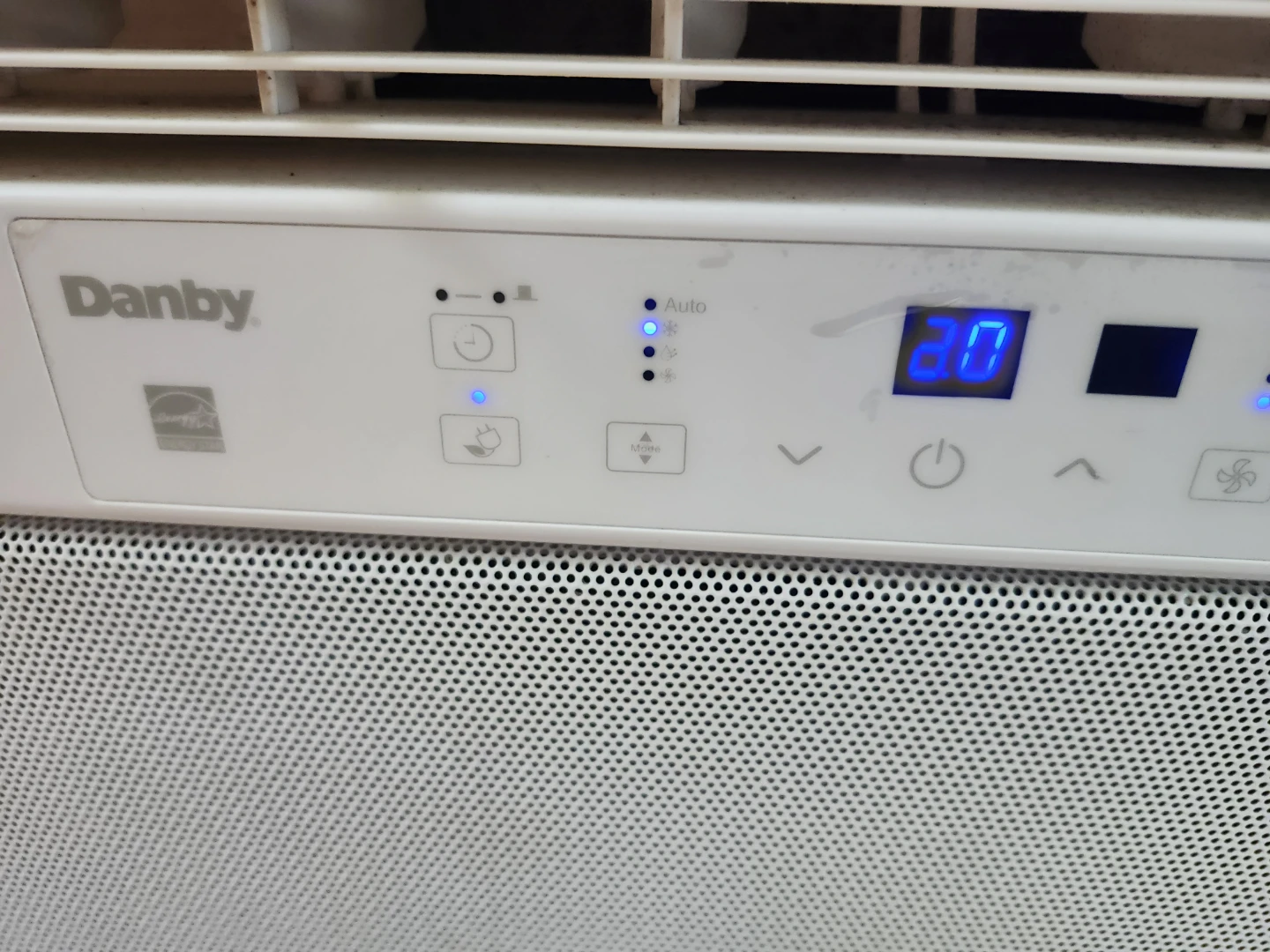 8000 BTU Window Air Conditioner with Remote - photo 3
