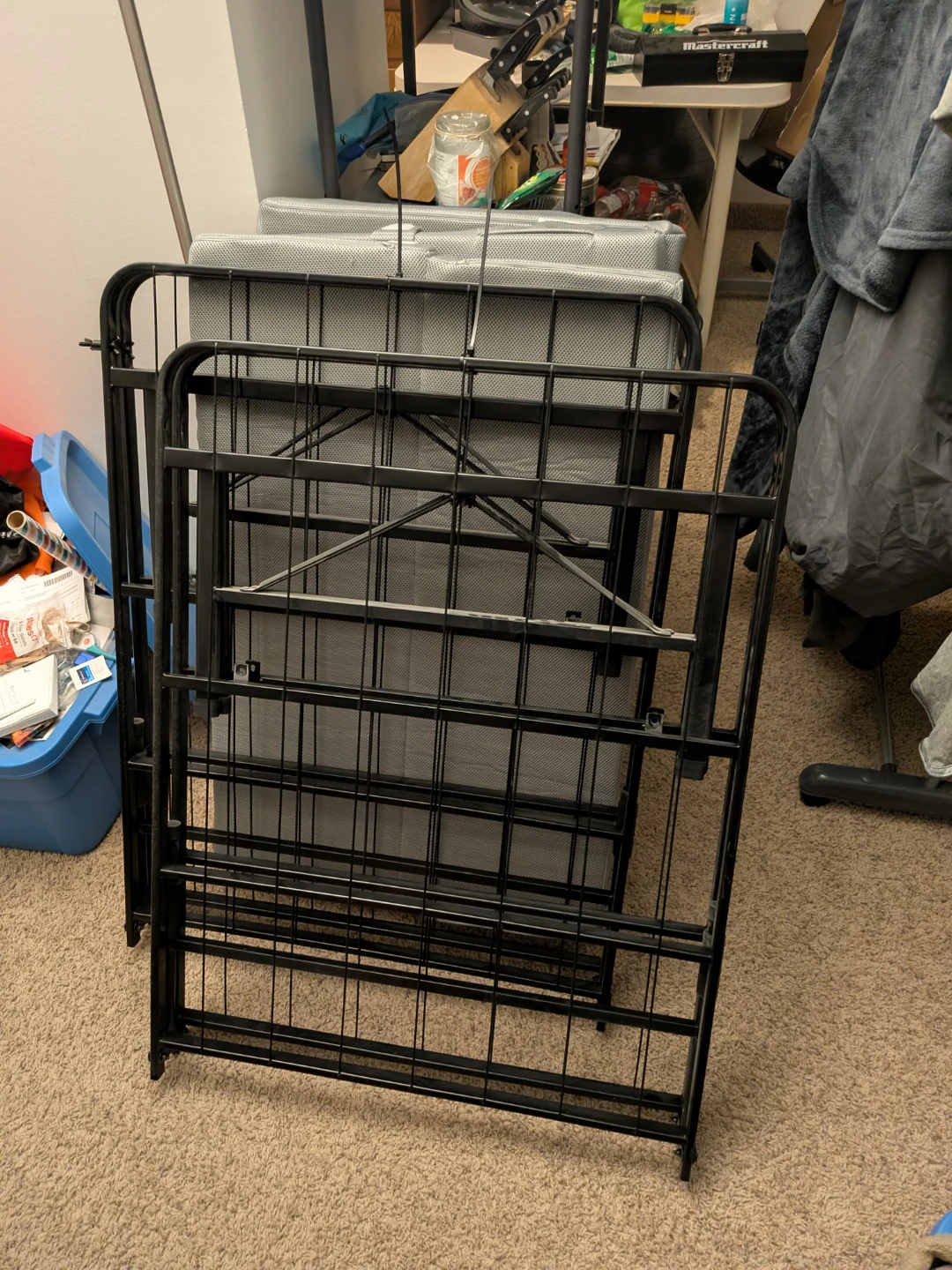Queen size ZINUS Bedframe. No tool assembly just Wing nuts.