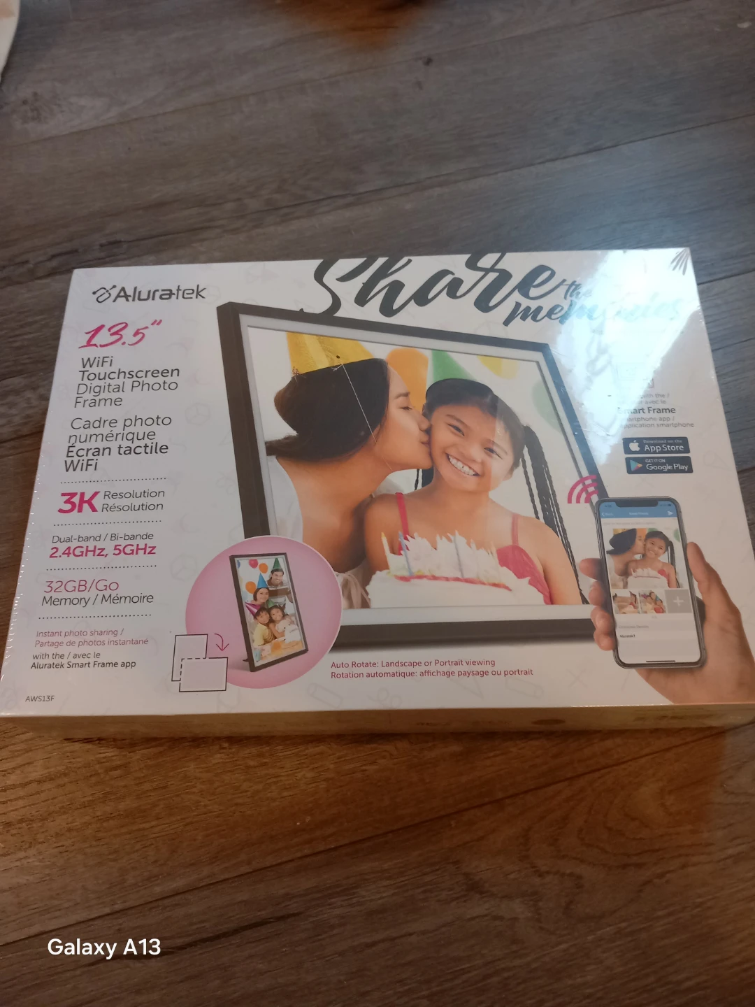 Aluratek 13.5" WiFi Touchscreen Digital Photo Frame