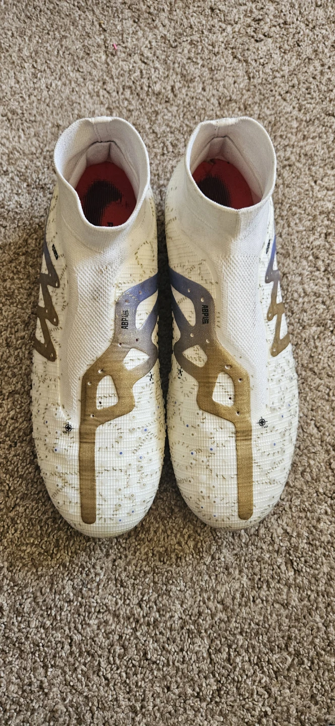 KELME Flash Laceless Soccer Cleats