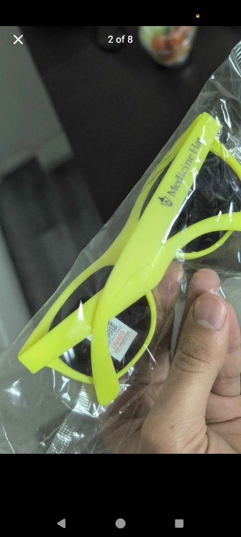 2 UV 400 Protective Glasses, 1 KeyChain-LED Light & 1 Pen - photo 2