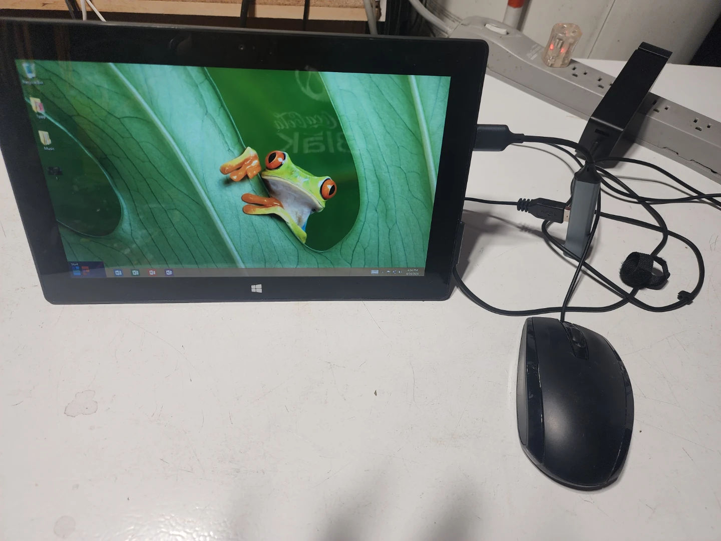Windows Tablet with Mouse and USB Hub - photo 2