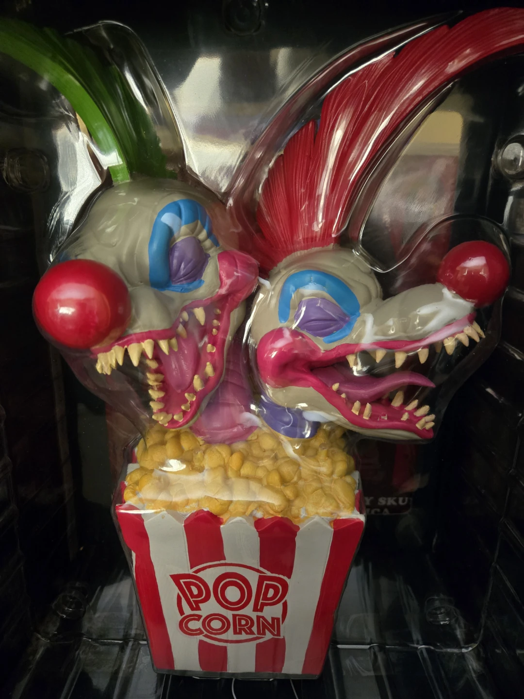 Spirit Halloween Killer Klowns Popcorn Klown Statue - photo 2