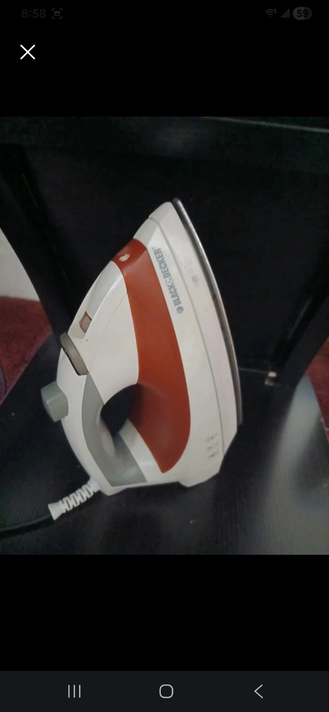 BLACK+DECKER Clothes Iron - White/Red