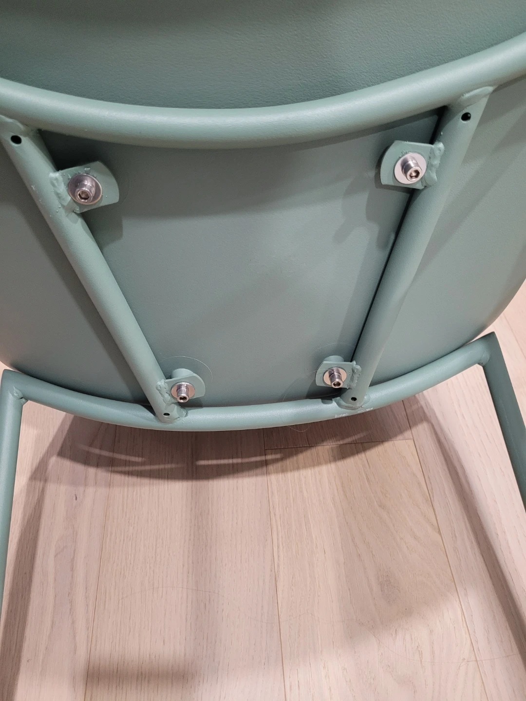 Sage green plastic chairs (set of 5) - photo 4