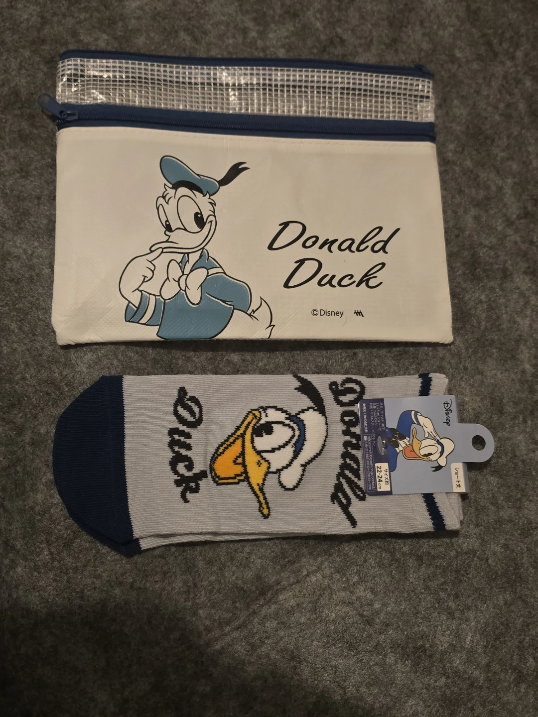 TRAVEL SALE !Donald Duck Socks and Pouch Set Japan - photo 2