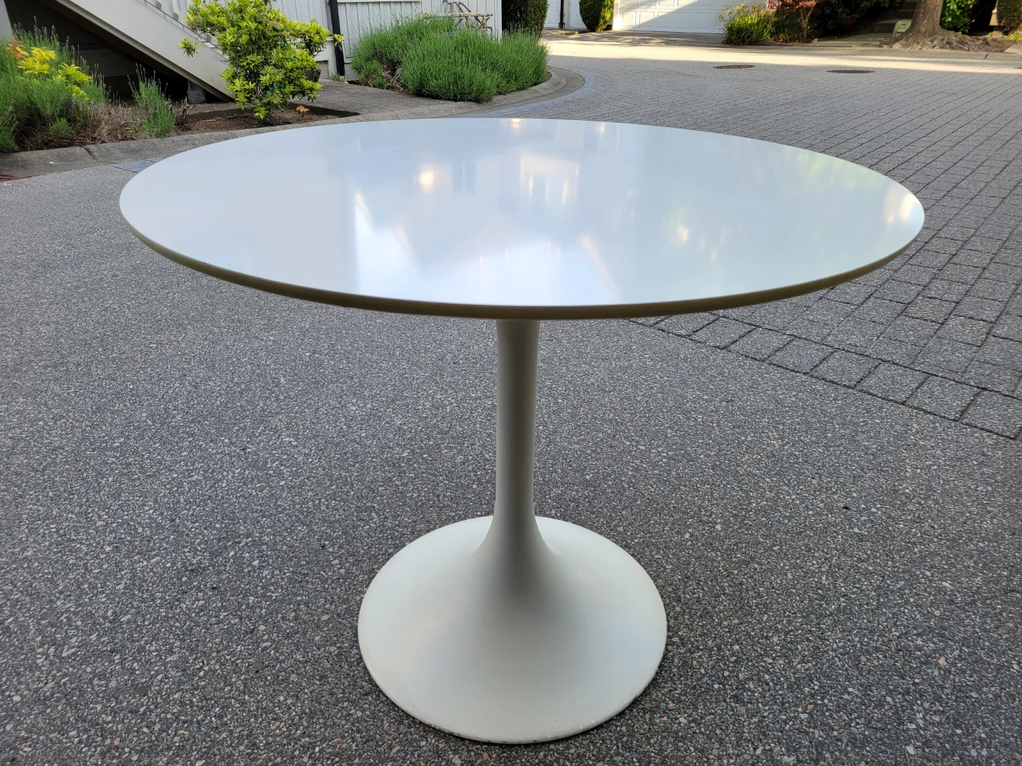 Beautiful White Tulip Dining Table - photo 2