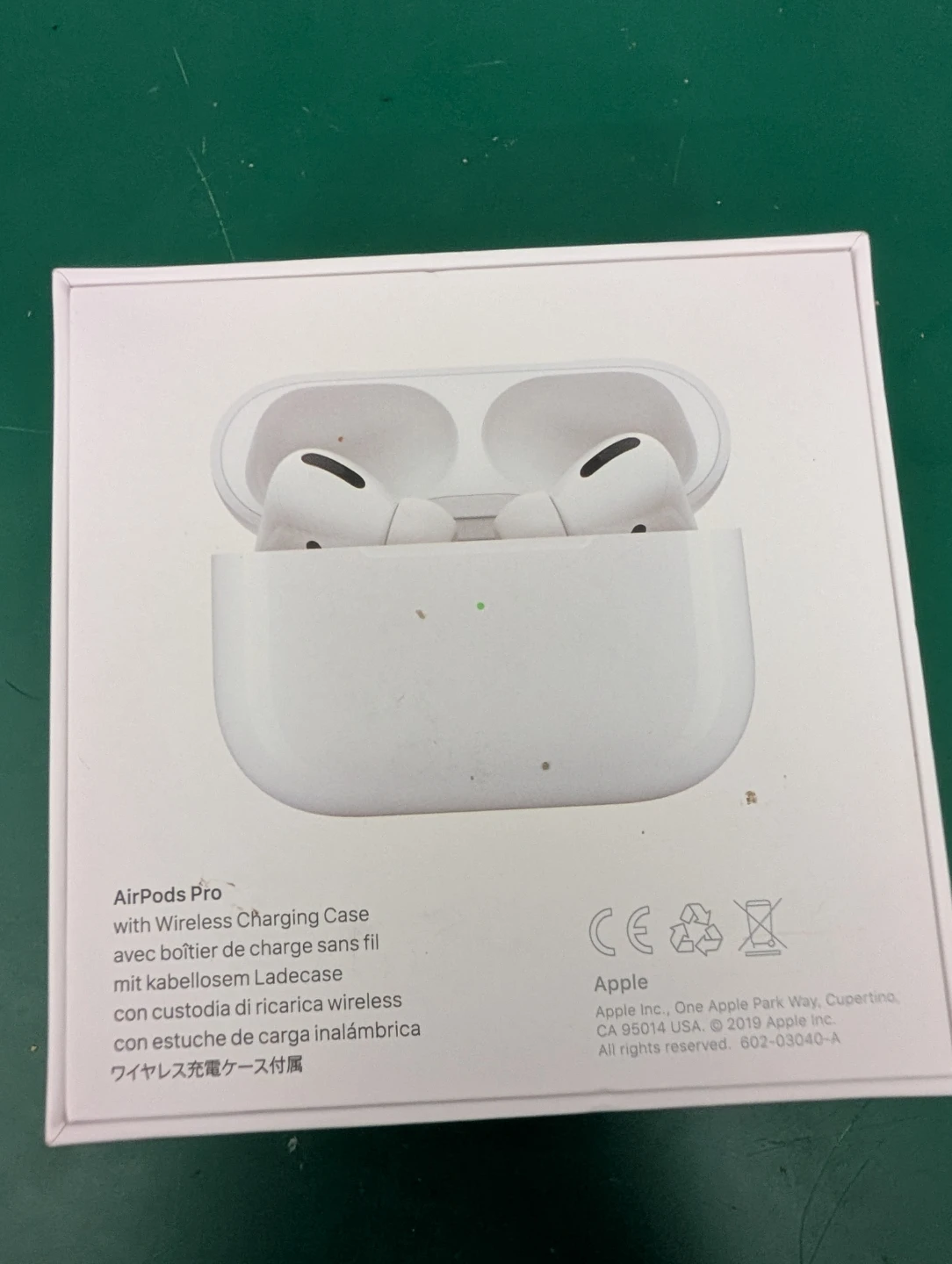 Apple AirPods Pro Wireless Charging Case