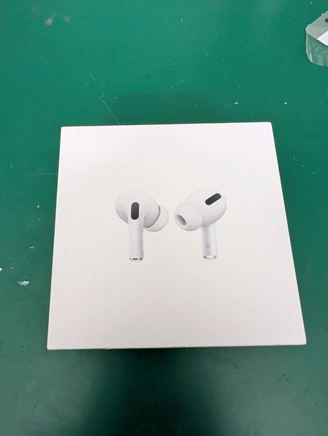 Apple AirPods Pro Wireless Charging Case - photo 3