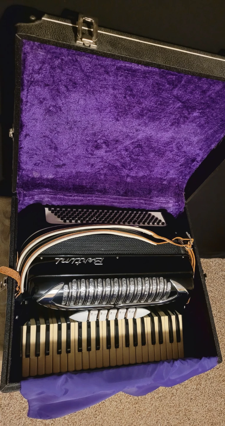 Bertini Accordian w/ Case