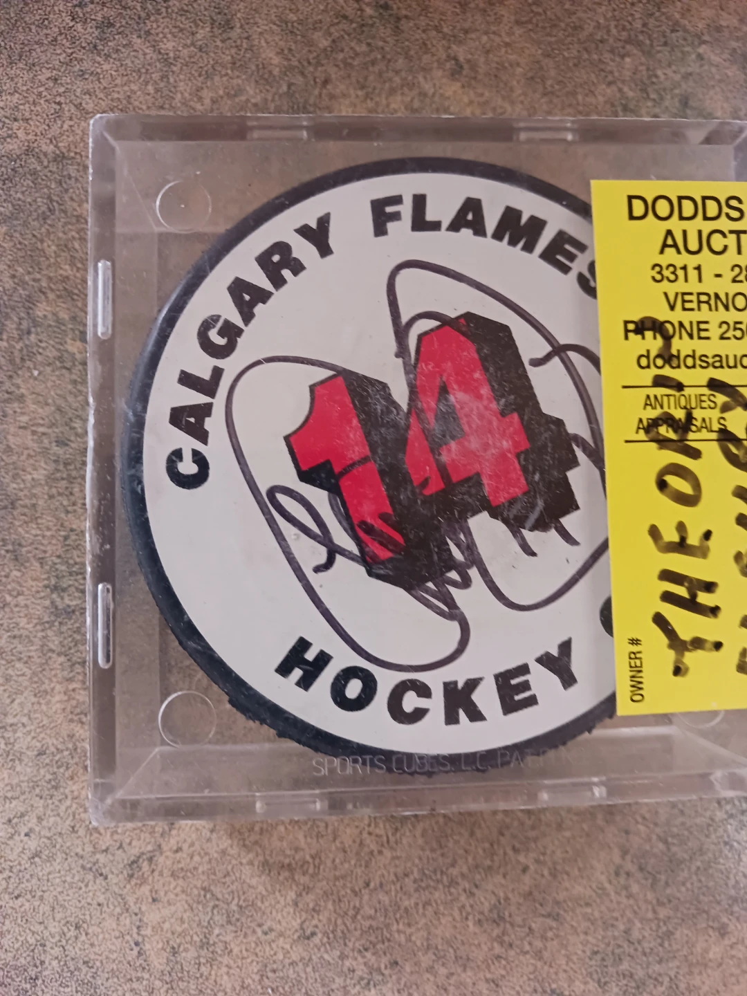 Calgary Flames "All Time Points Leader 823" Hockey Puck - photo 2
