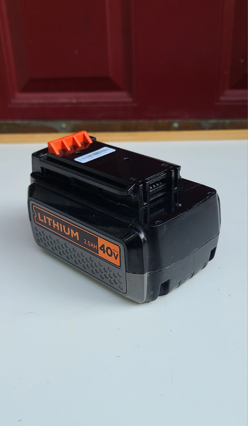 Black & Decker 40V Lithium 2Ah Battery - Excellent Condition - photo 4