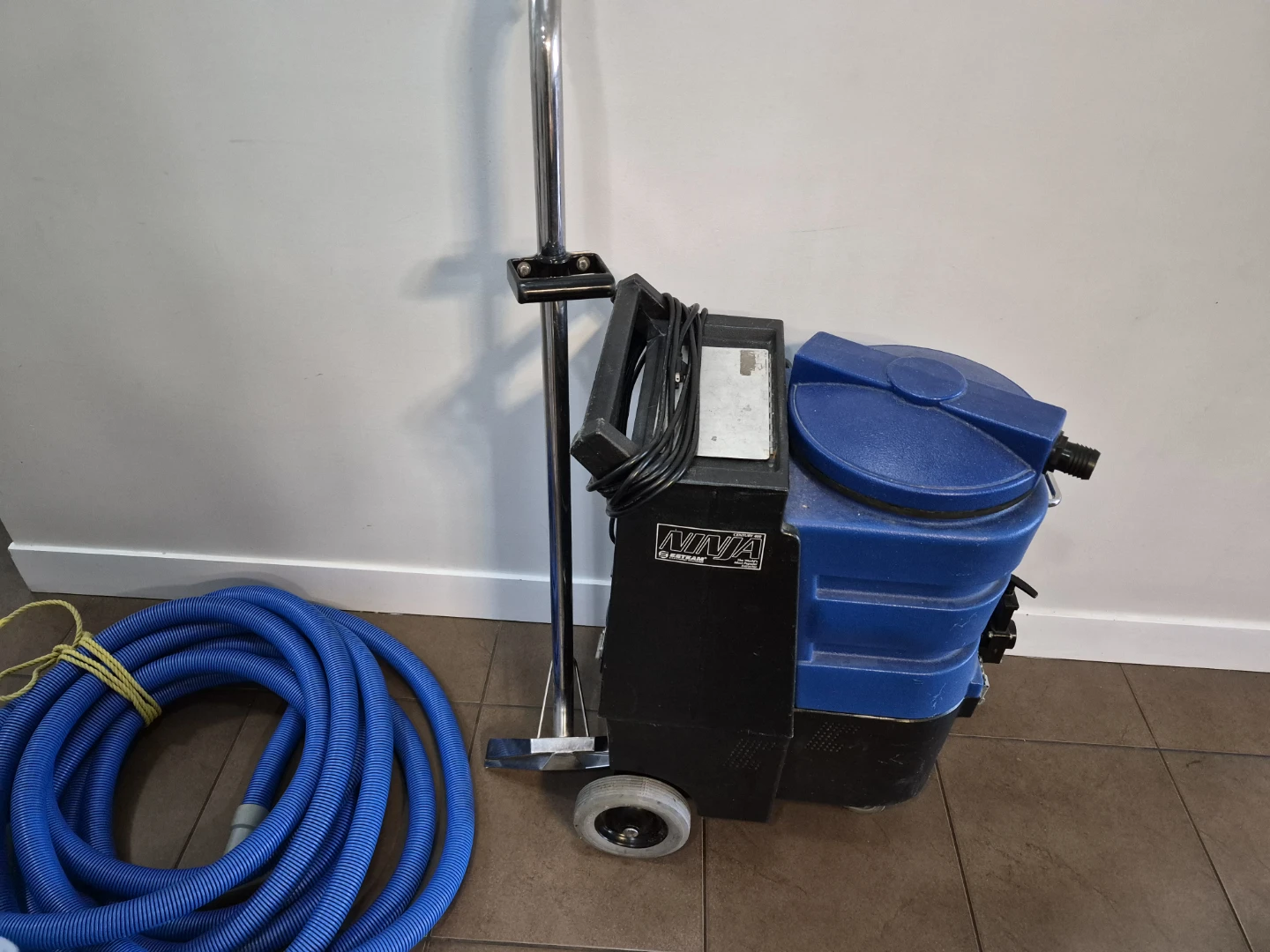 Esteam Ninja 400 Carpet Extractor