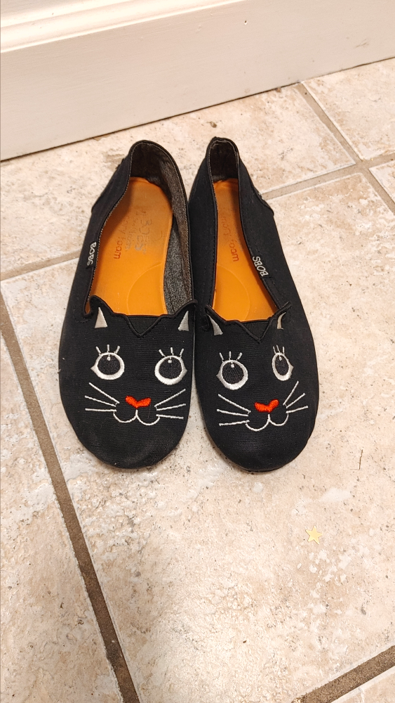 Bobs by Skechers Women's Black Cat Face Flats Size 7.5
