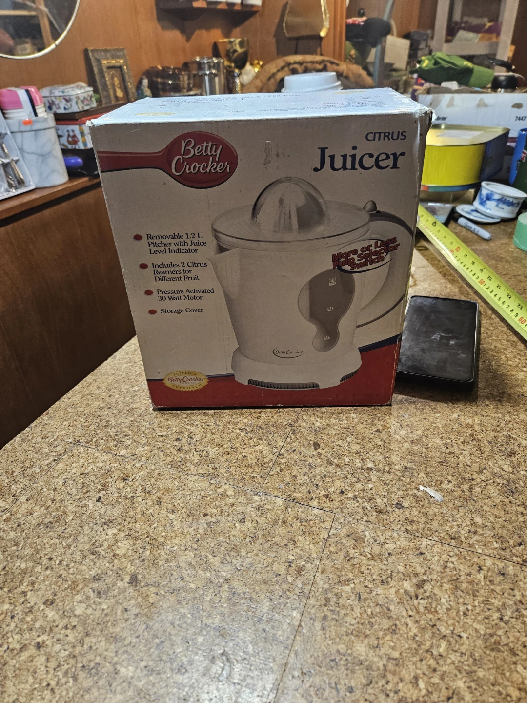 Betty Crocker Citrus Juicer - photo 2