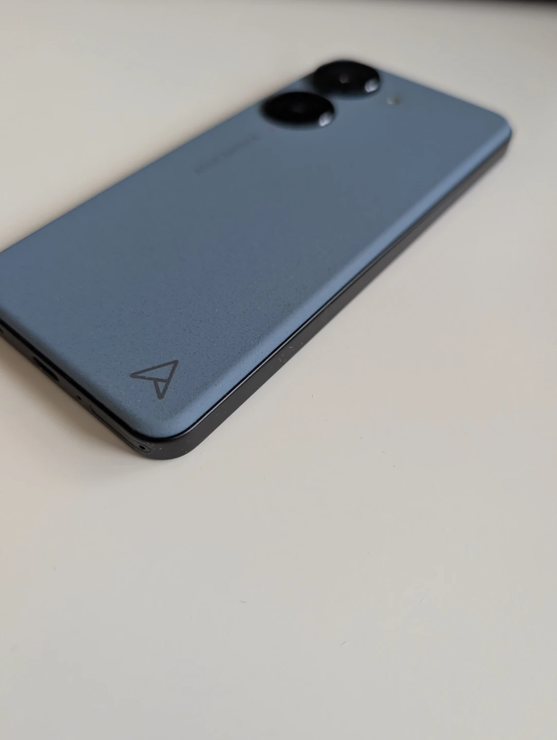 ASUS Zenfone 10 - photo 3