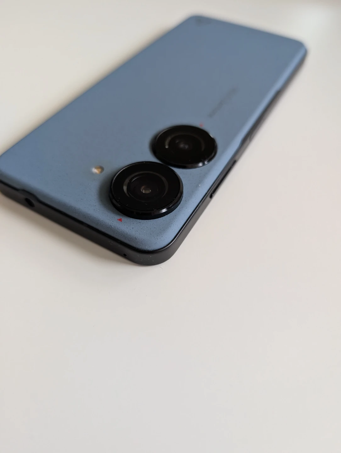 ASUS Zenfone 10 - photo 4