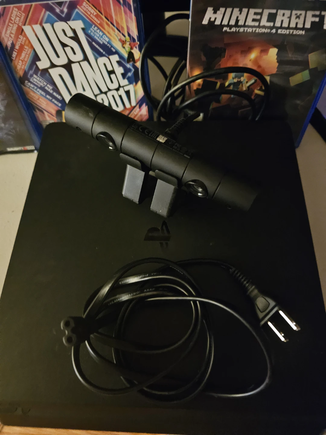 PS4 Includes 4 games + Camera (no controller) - photo 2