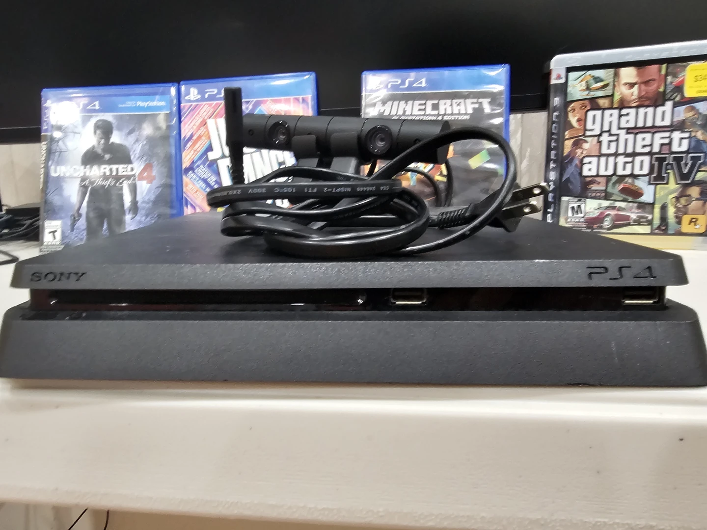 PS4 Includes 4 games + Camera (no controller) - photo 3