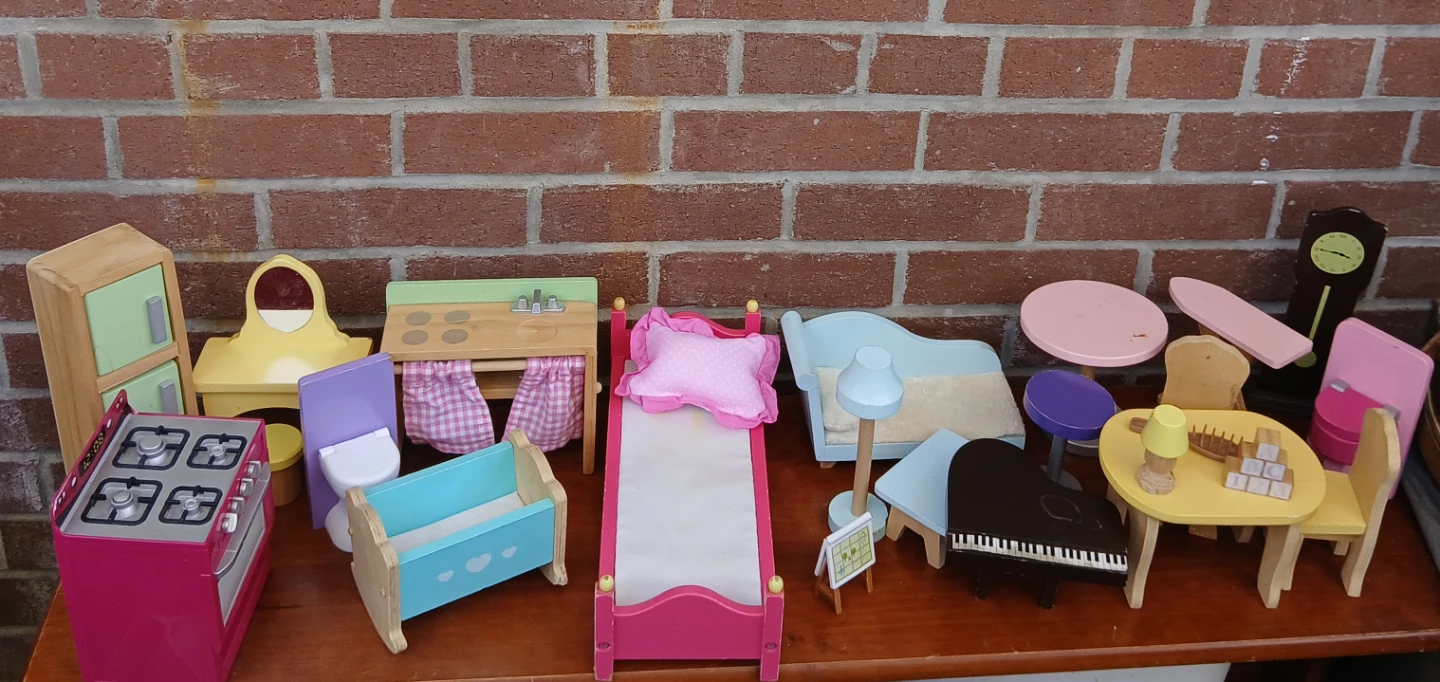 Wooden Dollhouse Furniture Set