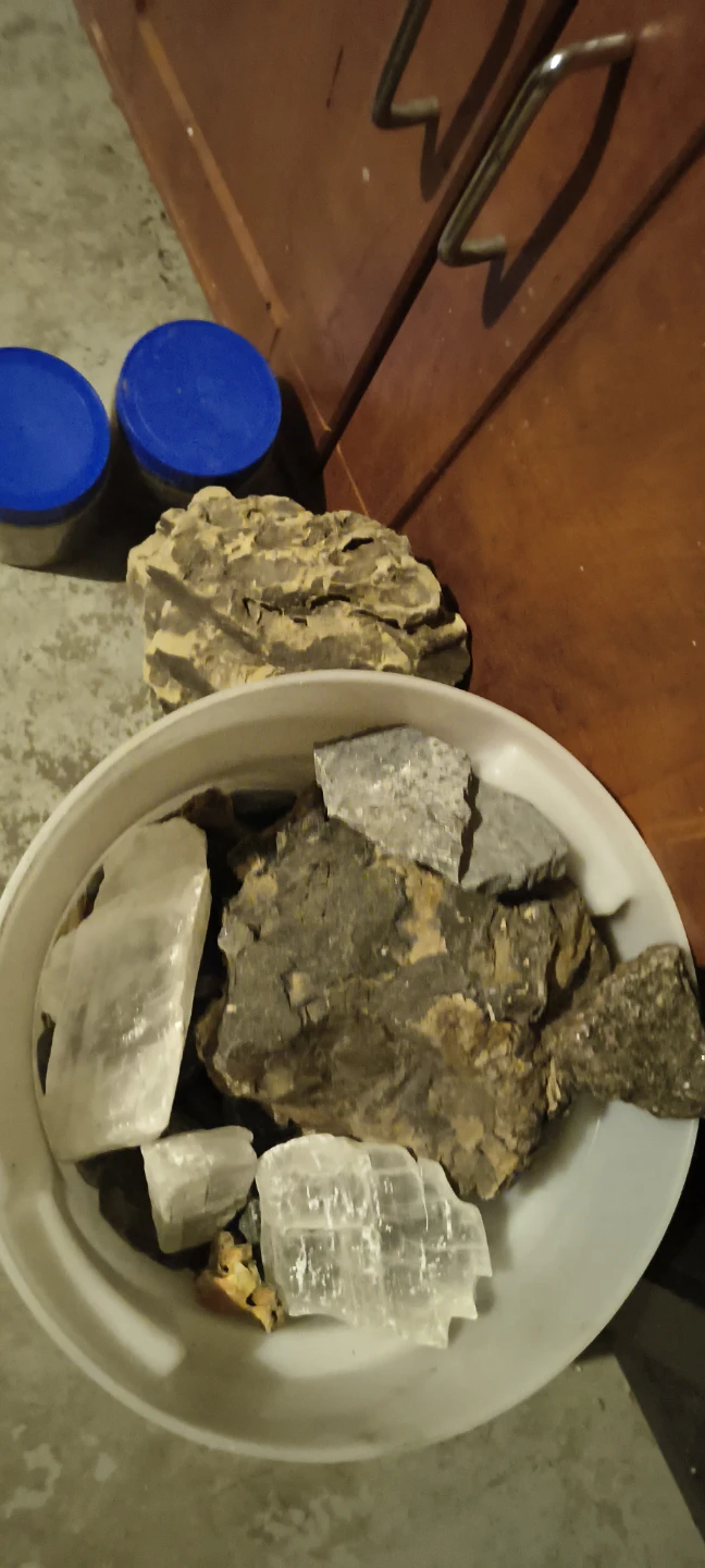 Read add- Lots of fish tank stuff available - photo 5