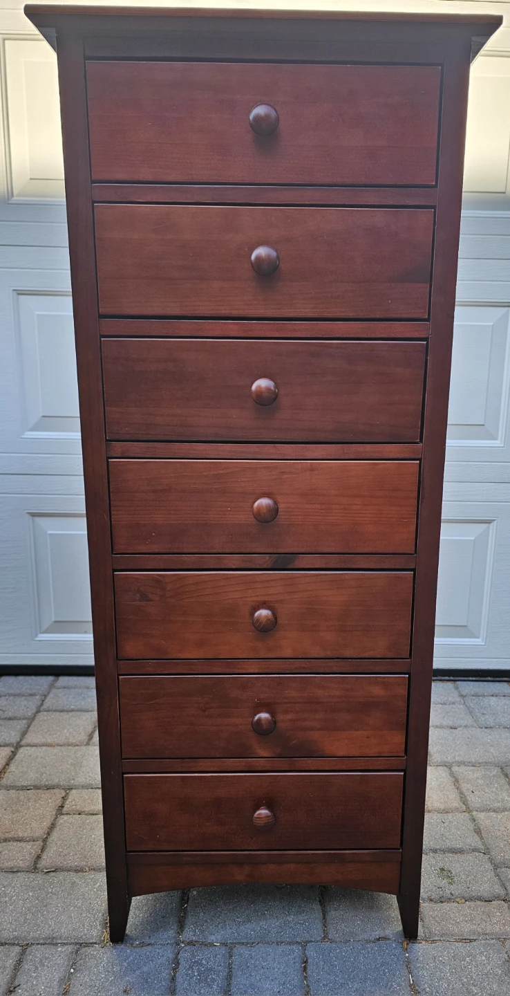 Handsome 7-drawer lingerie chest/dresser