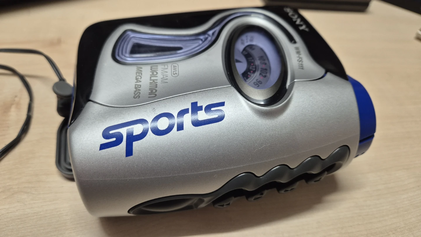Sony Sports WM-FS111 Walkman Cassette Player - photo 2