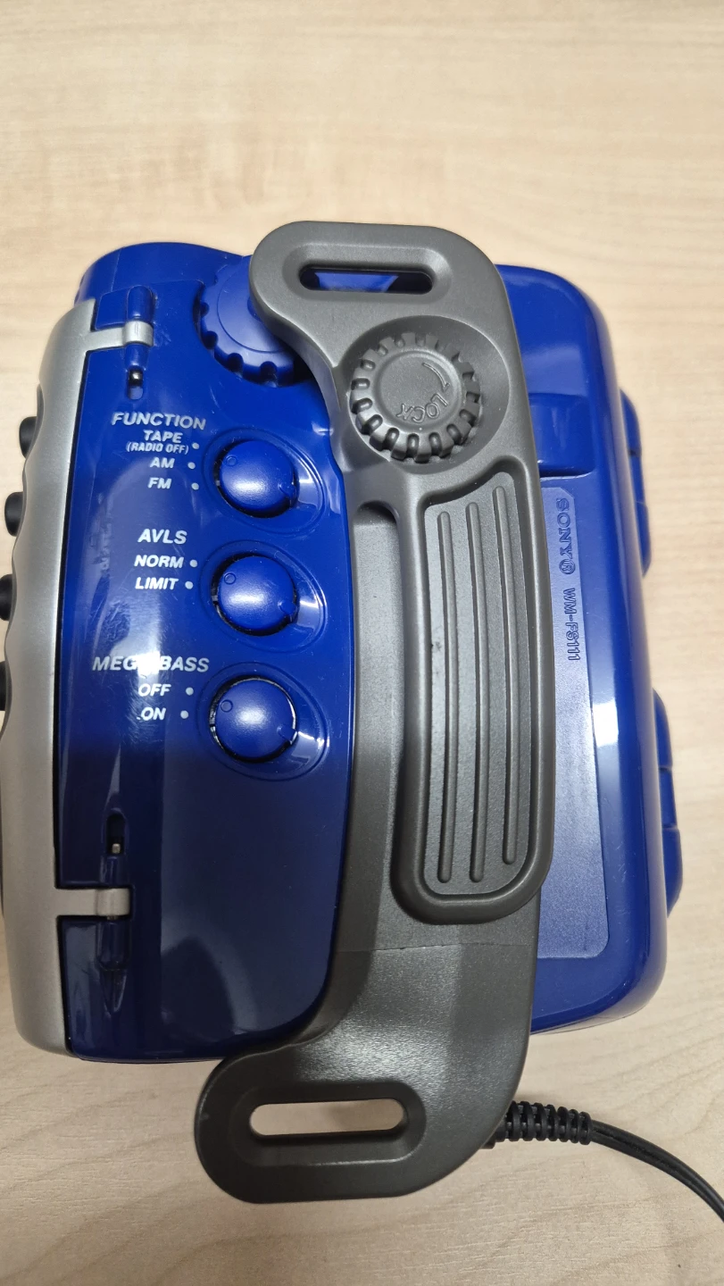 Sony Sports WM-FS111 Walkman Cassette Player - photo 3