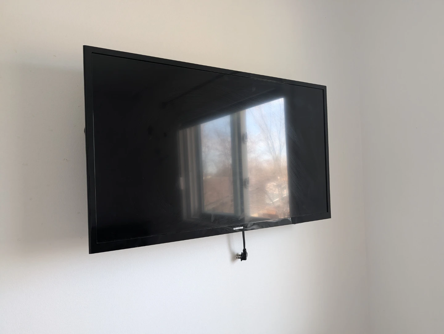 Samsung Flat Screen TV - photo 2