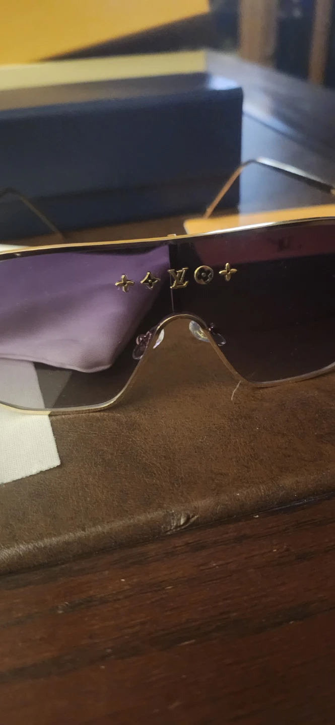 Louis Vuitton Sunglasses with Box and Accessories - photo 2