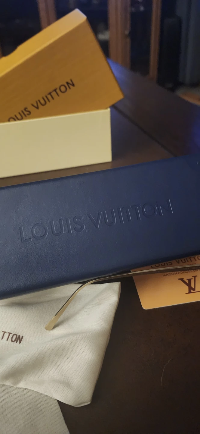 Louis Vuitton Sunglasses with Box and Accessories - photo 5