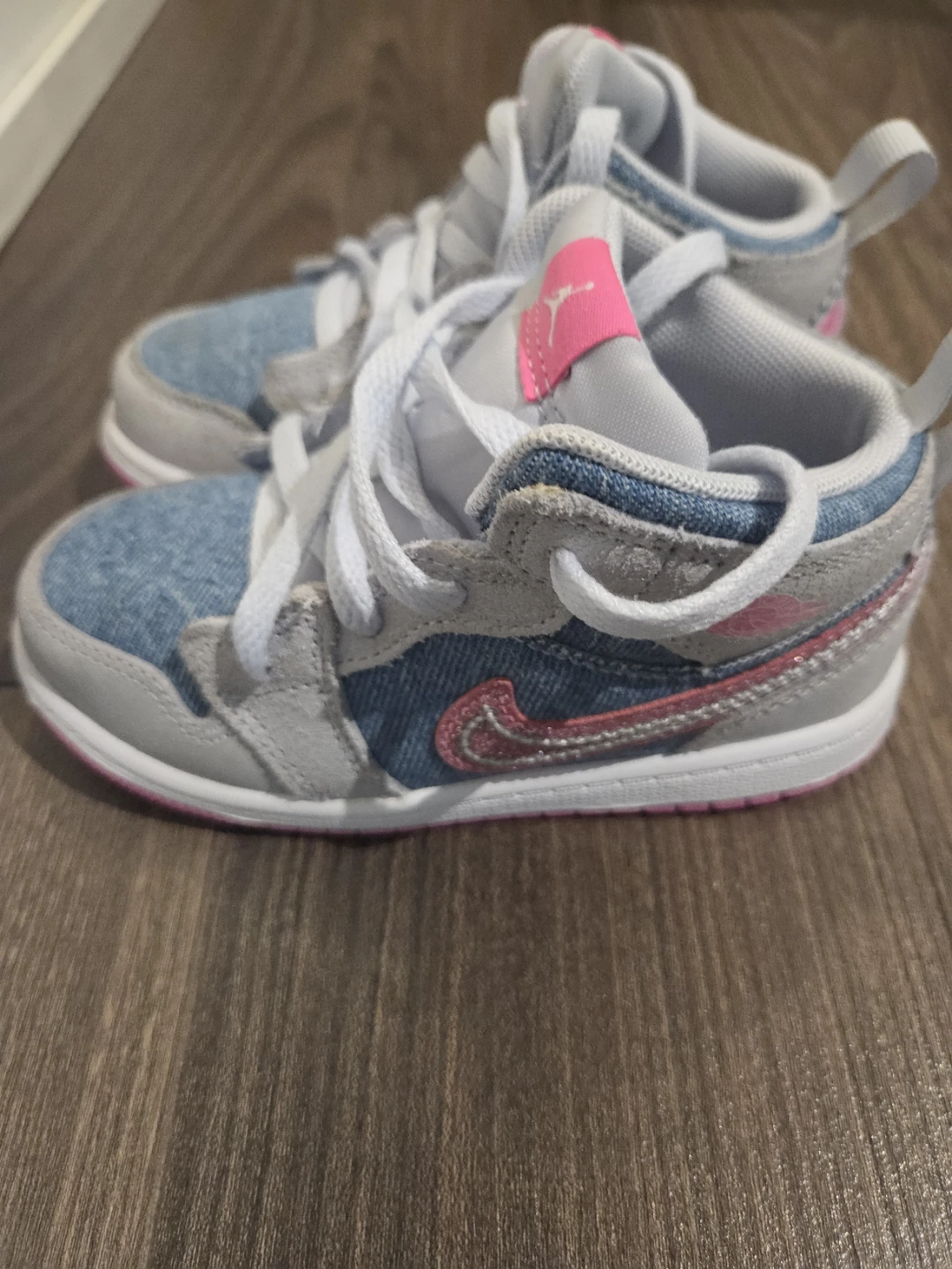 Jordan AJ1 toddler sneakers - photo 4