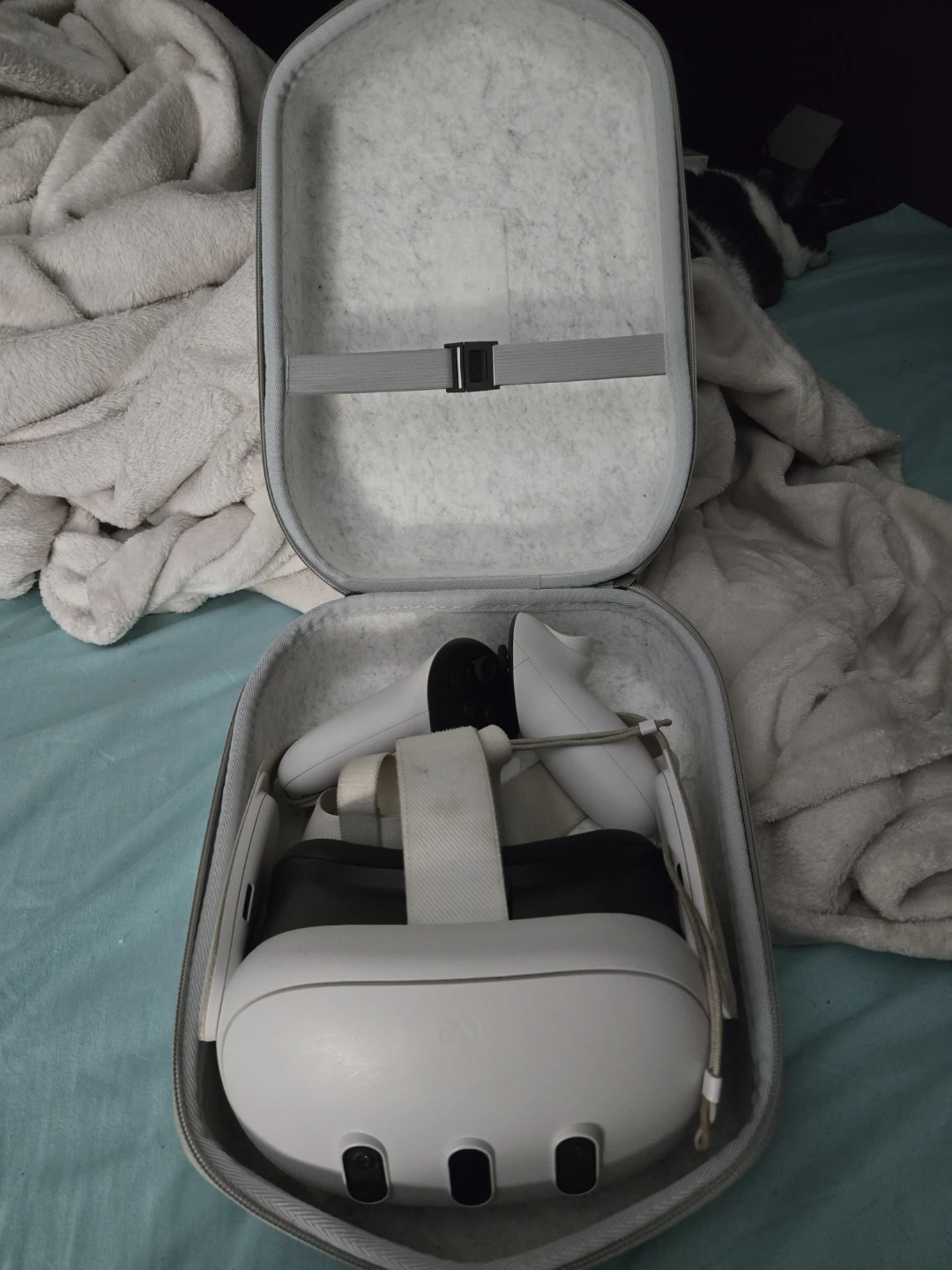 Meta Quest 2 VR Headset with Controllers and Case