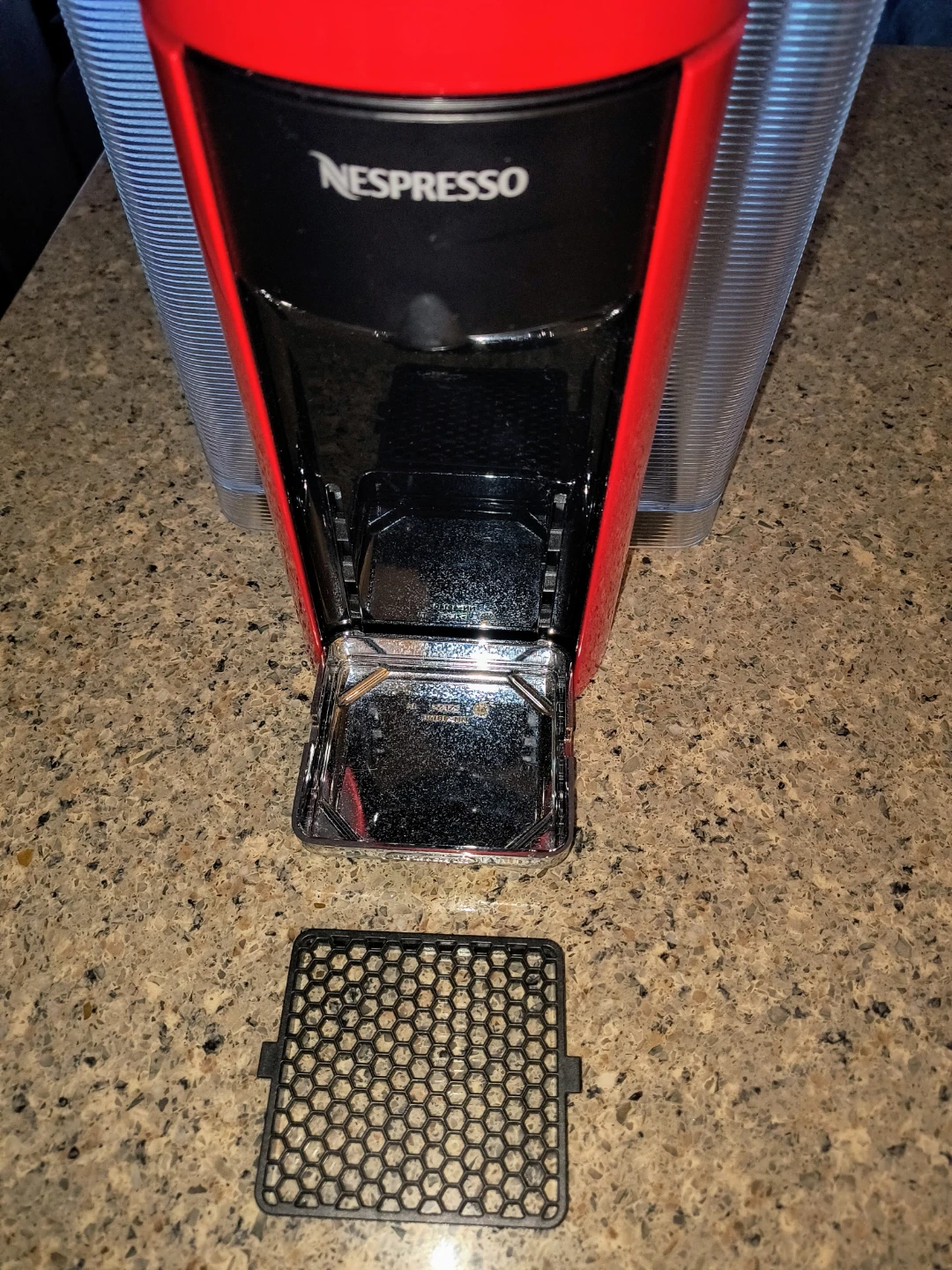 Red Nespresso Vertuo Coffee Machine - photo 4