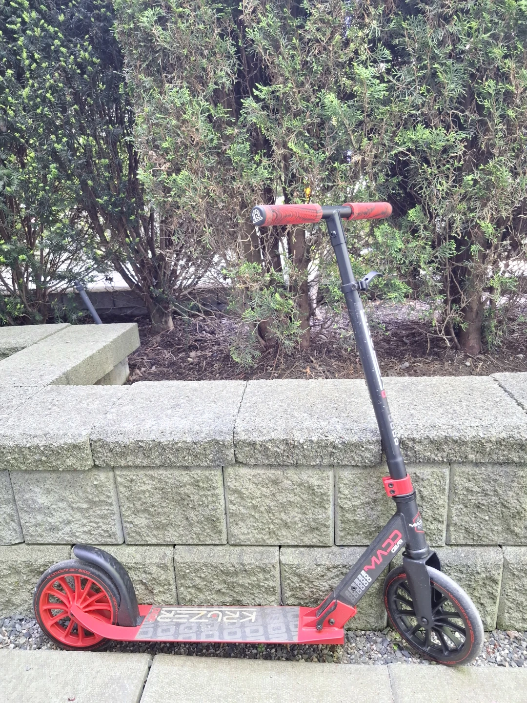 Red and Black Kruzer Scooter - photo 3