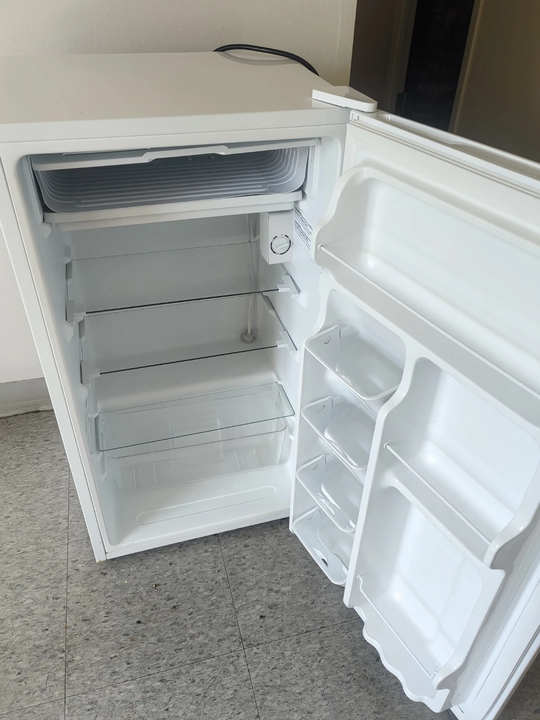 Arctic King Mini Fridge - photo 3