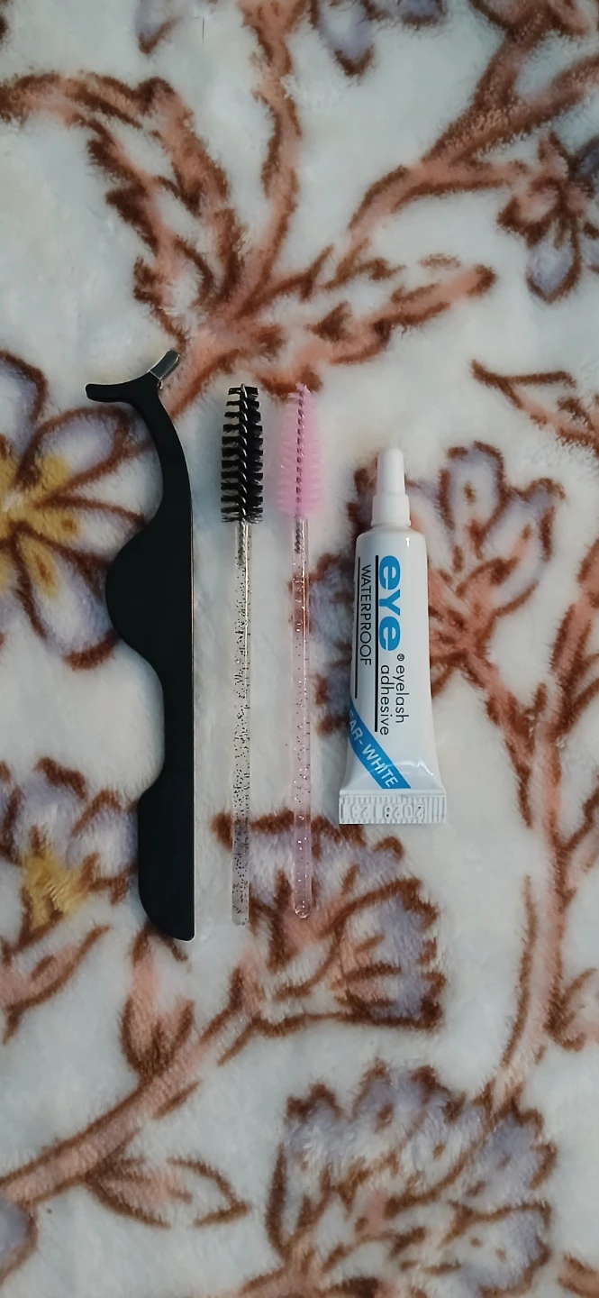 10 New Eyelashes Kit with Adhesive and Tools - photo 2