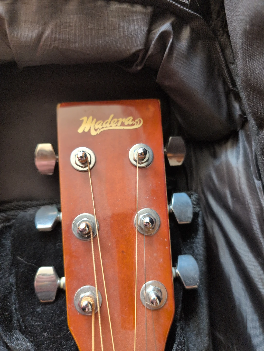 Madera Acoustic Guitar with rock bag carrier - photo 2