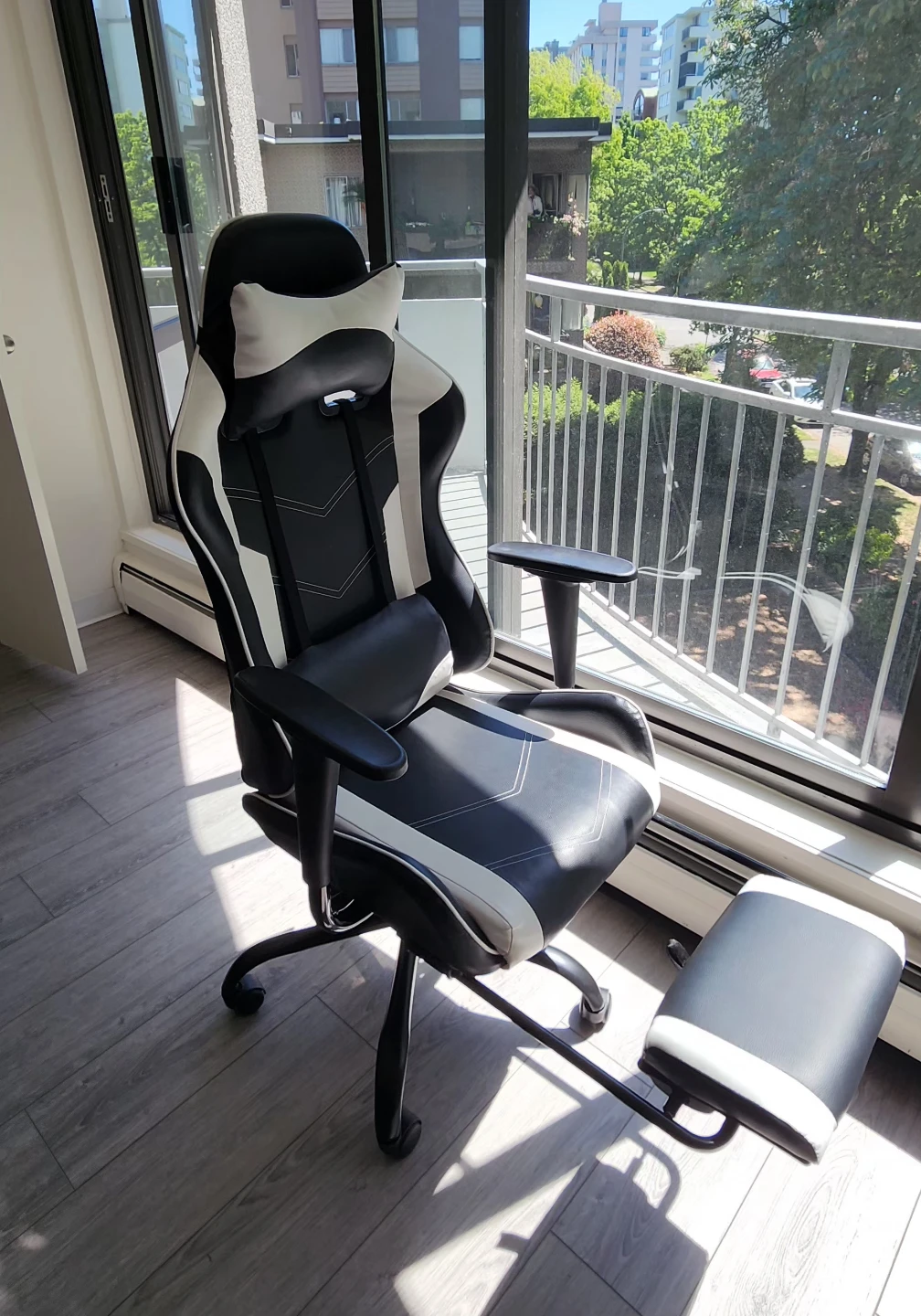 Ergonomic Gaming Chair with Footrest - photo 2