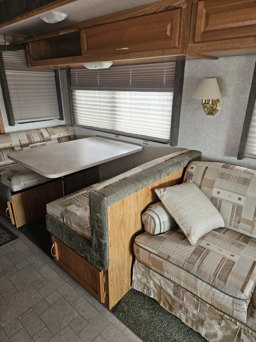 Fleetwood Bounder RV - photo 3