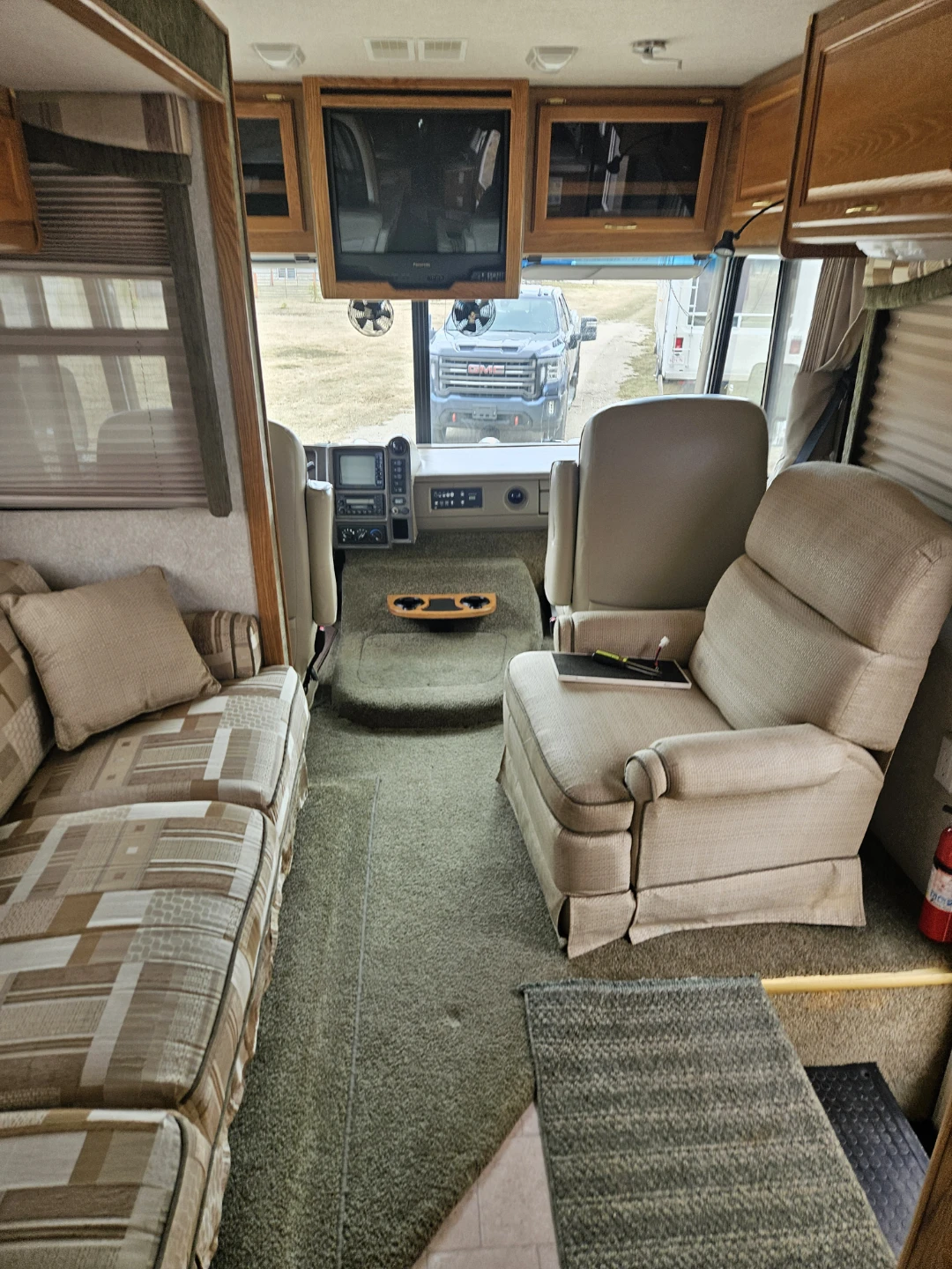 Fleetwood Bounder RV - photo 4