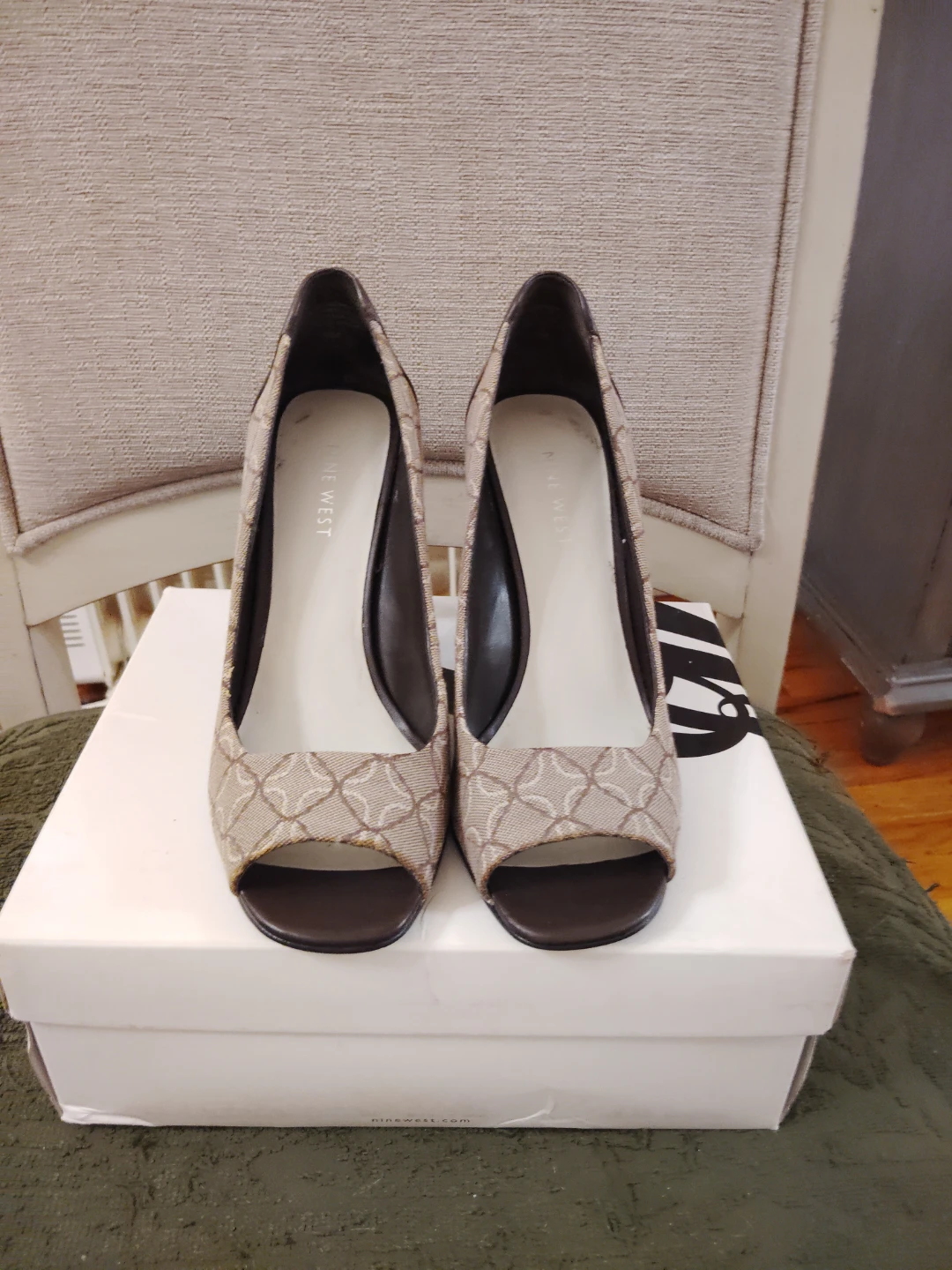 Nine West Women's Peep Toe Heels Size 6M
