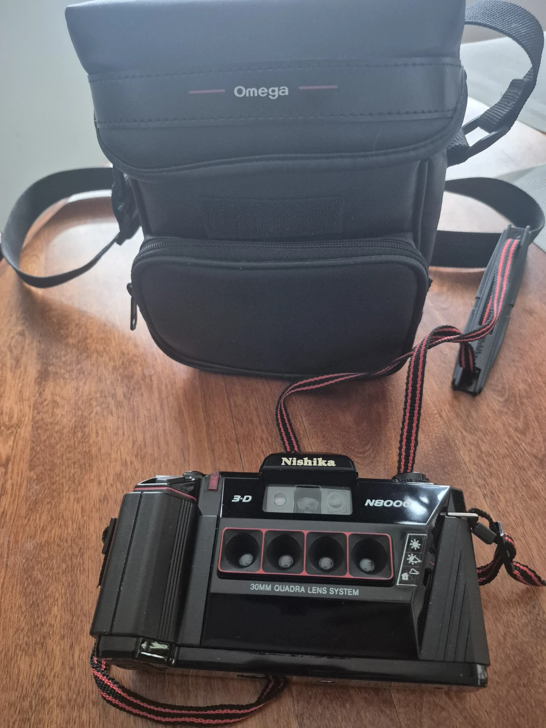 Nishika N8000 3D Quadra Lens System Camera with Omega Bag - photo 2