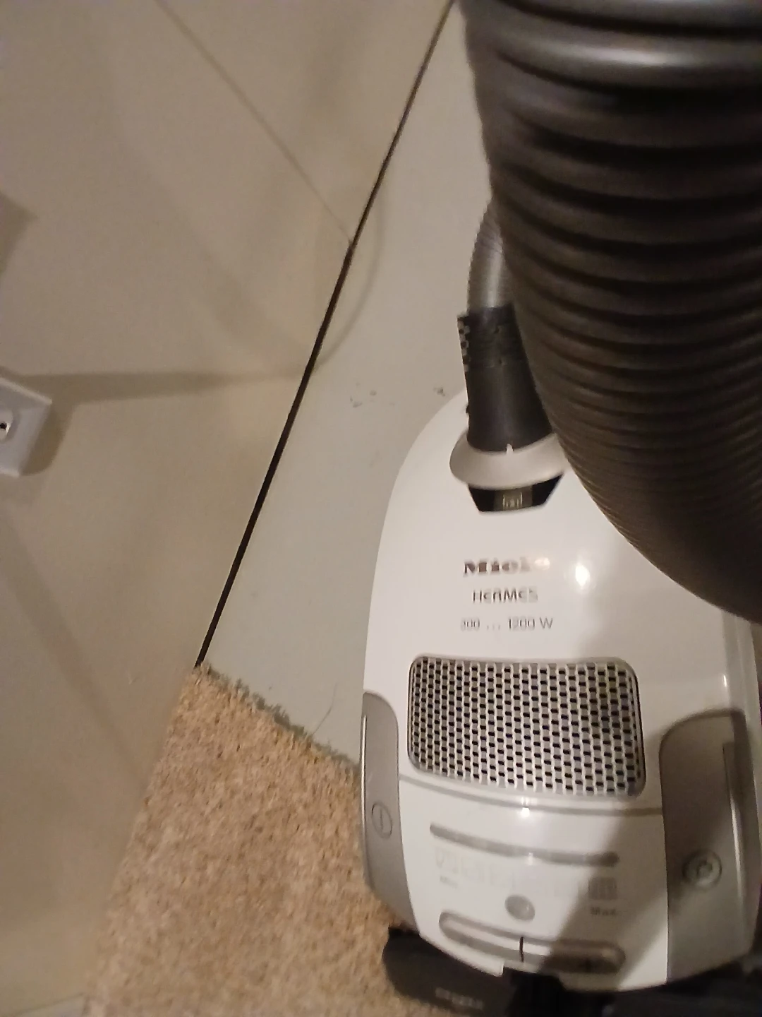 Miele Hermes Vacuum Cleaner - photo 4