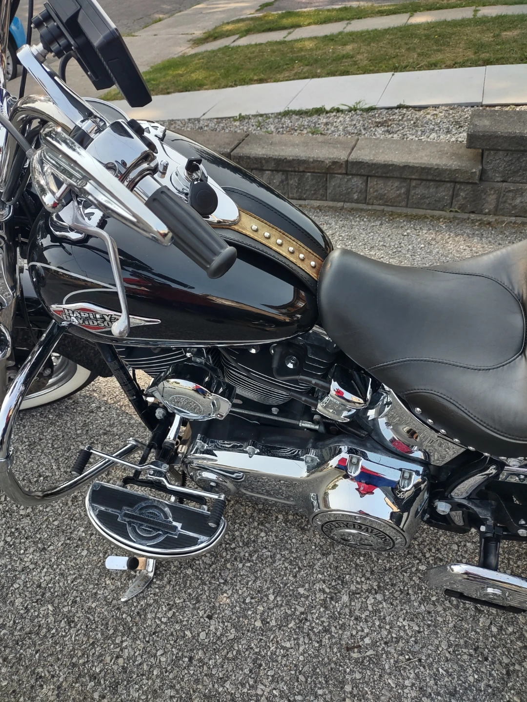 Harley-Davidson Motorcycle with Studded Saddlebags - photo 5