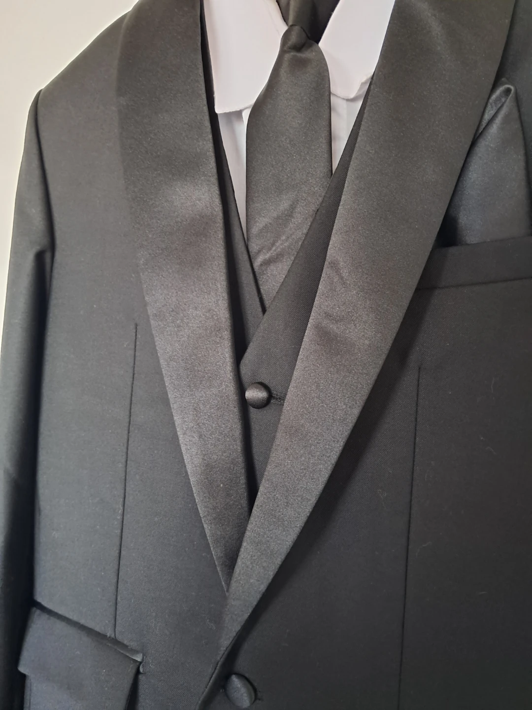 NEW Boys Black Tuxedo Suit 5-Piece Set - photo 3