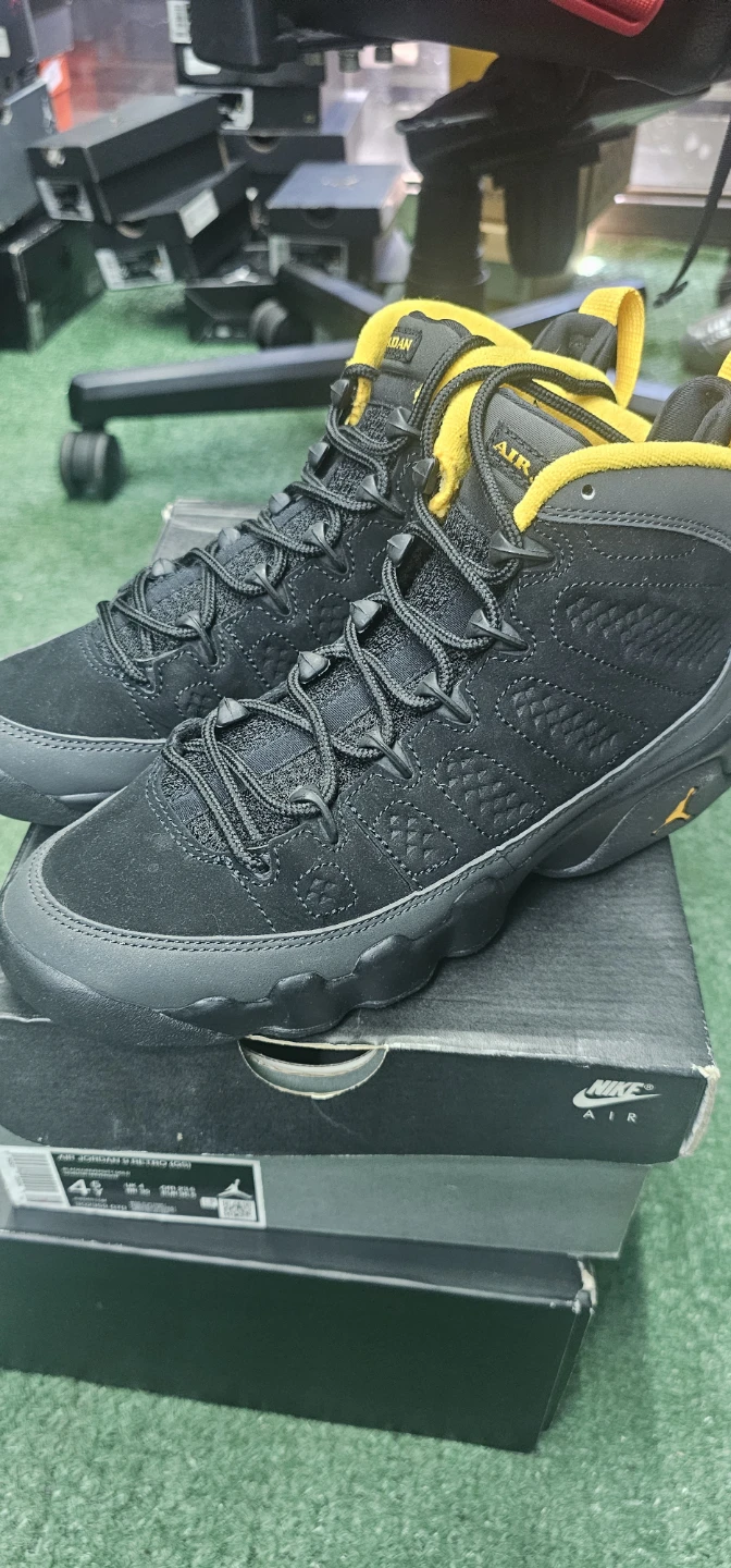Air Jordan 9 Retro (GS) "Black University Gold" Size 4Y - photo 3